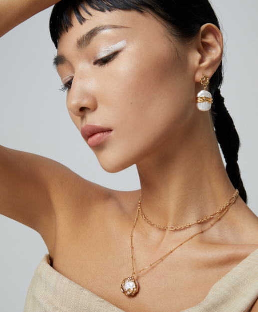 Pearl pendant necklace