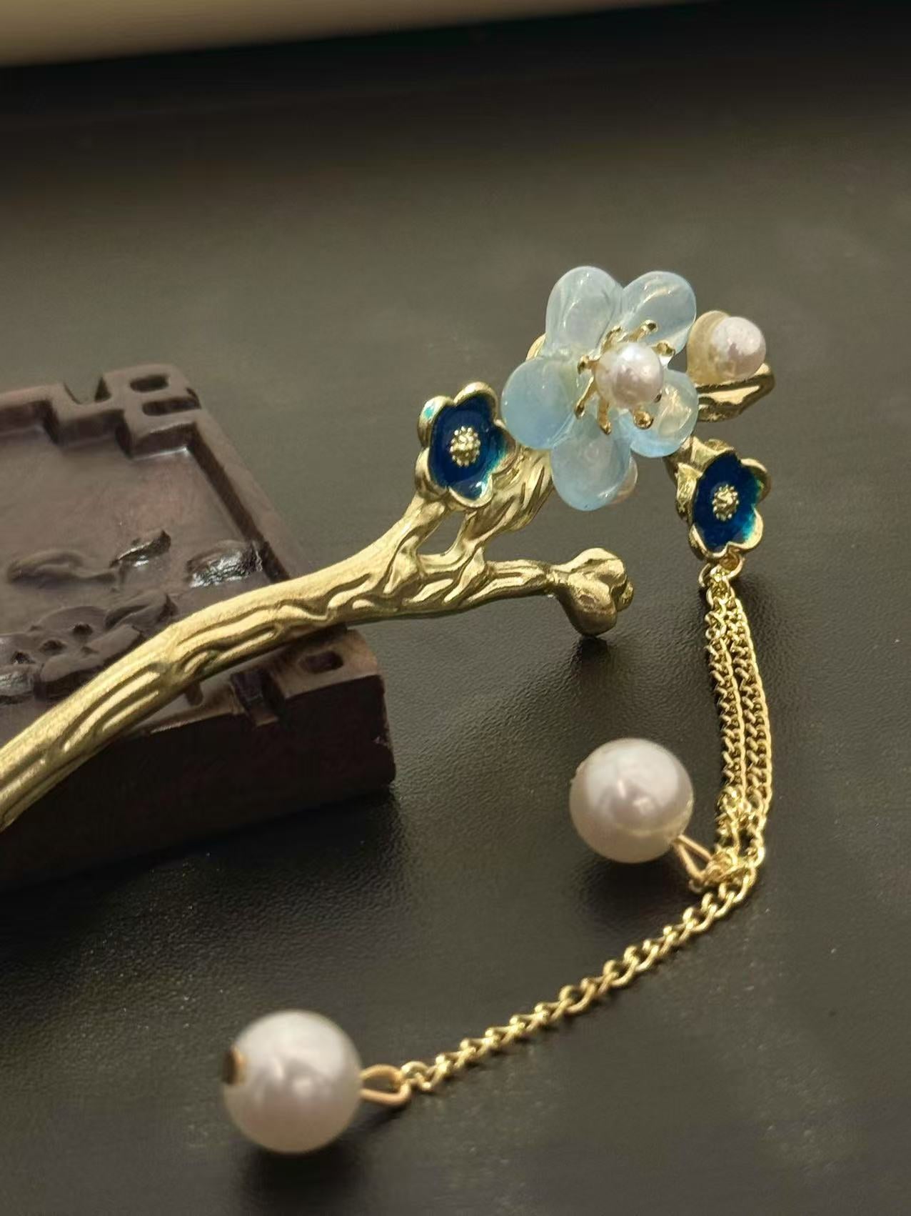 Plum blossom pearl tassel hairpin